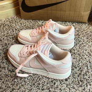Nike dunk retro low woman size 8 shoes new no box free beauty sample bag inc.